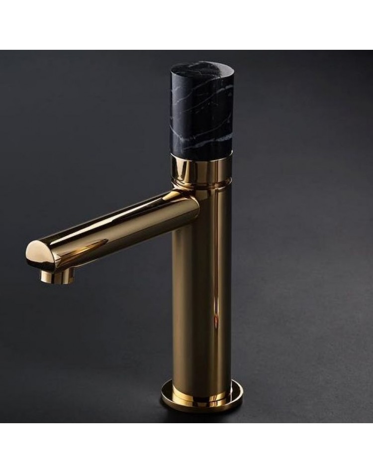 bateria umywalkowa złota z marmurem